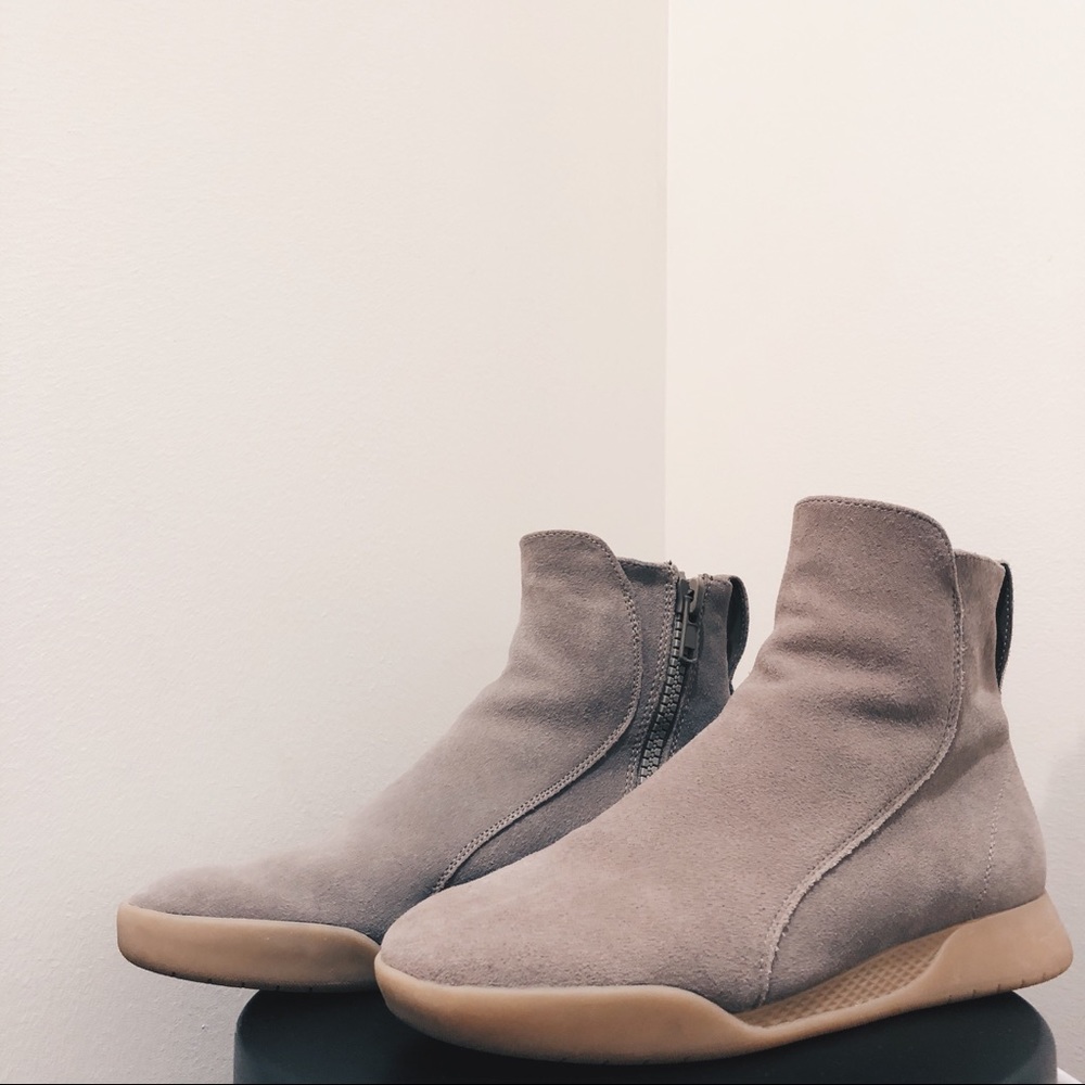 Zara High Top Inside Zip Kanye Shoes size 9